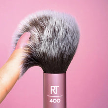 Cargar imagen en el visor de la galería, Real Techniques Brochas Real Techniques Ultra Plush Blush Makeup Brush 1407